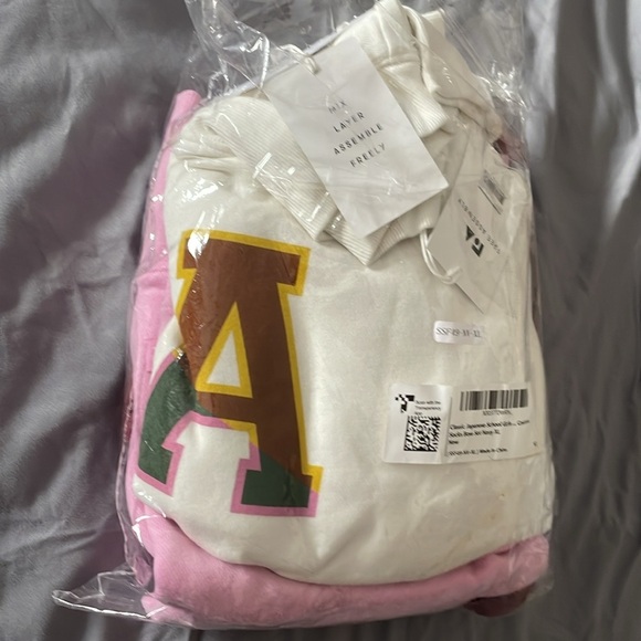 NEW- 3 FREE ASSEMBLY 
2025 Sweatshirts-Assorted Colors 
$ 5 each Kids XL - Picture 11 of 13